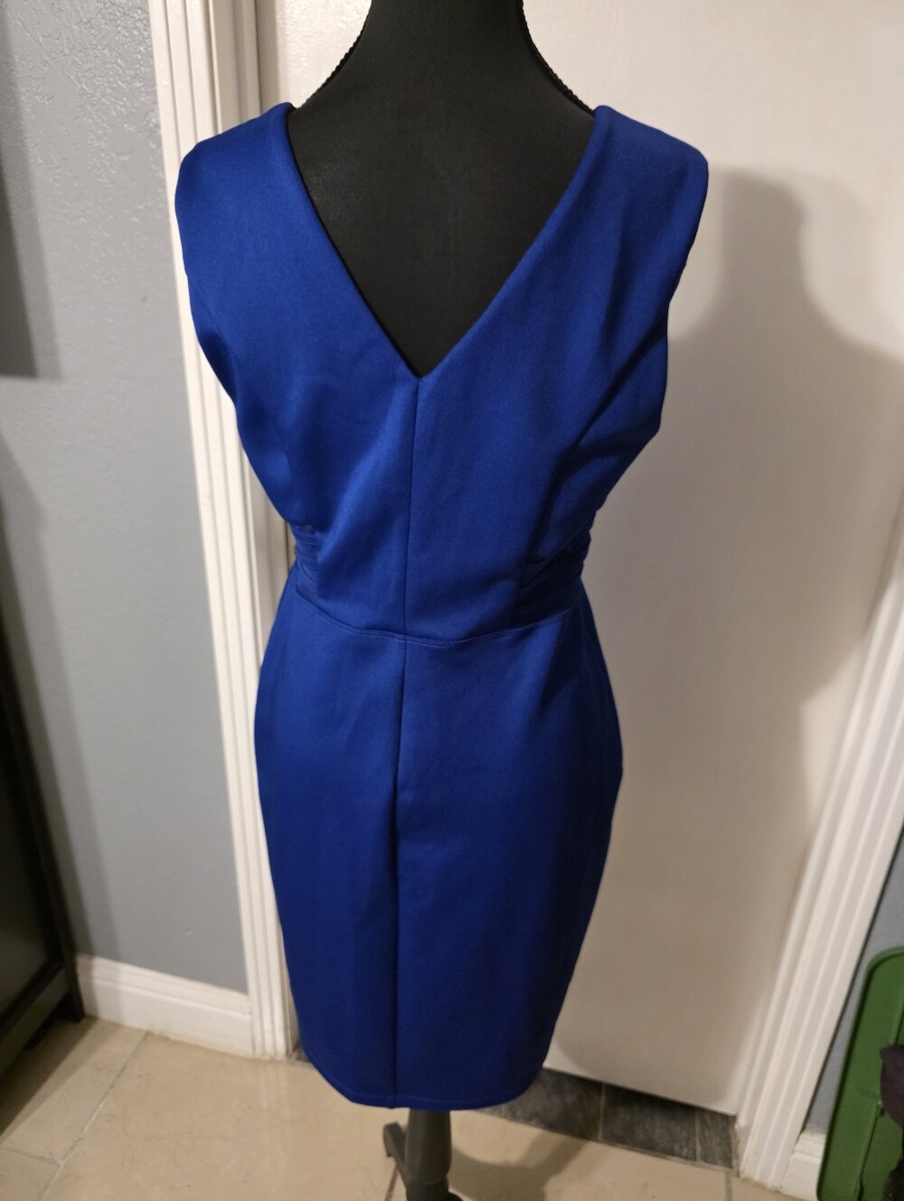 Elegant Royal Blue Sleeveless V-Neck Dress Size 8 - Picture 3 of 6